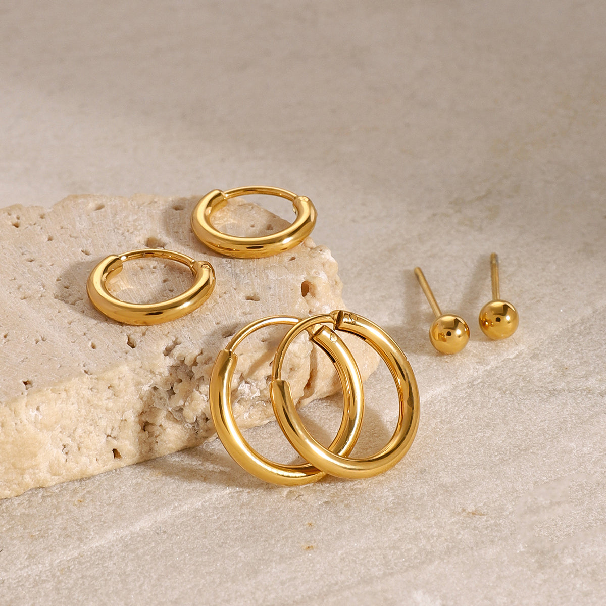 ROUND MINIMALISTIC EARRINGS | GOLD PLATED
