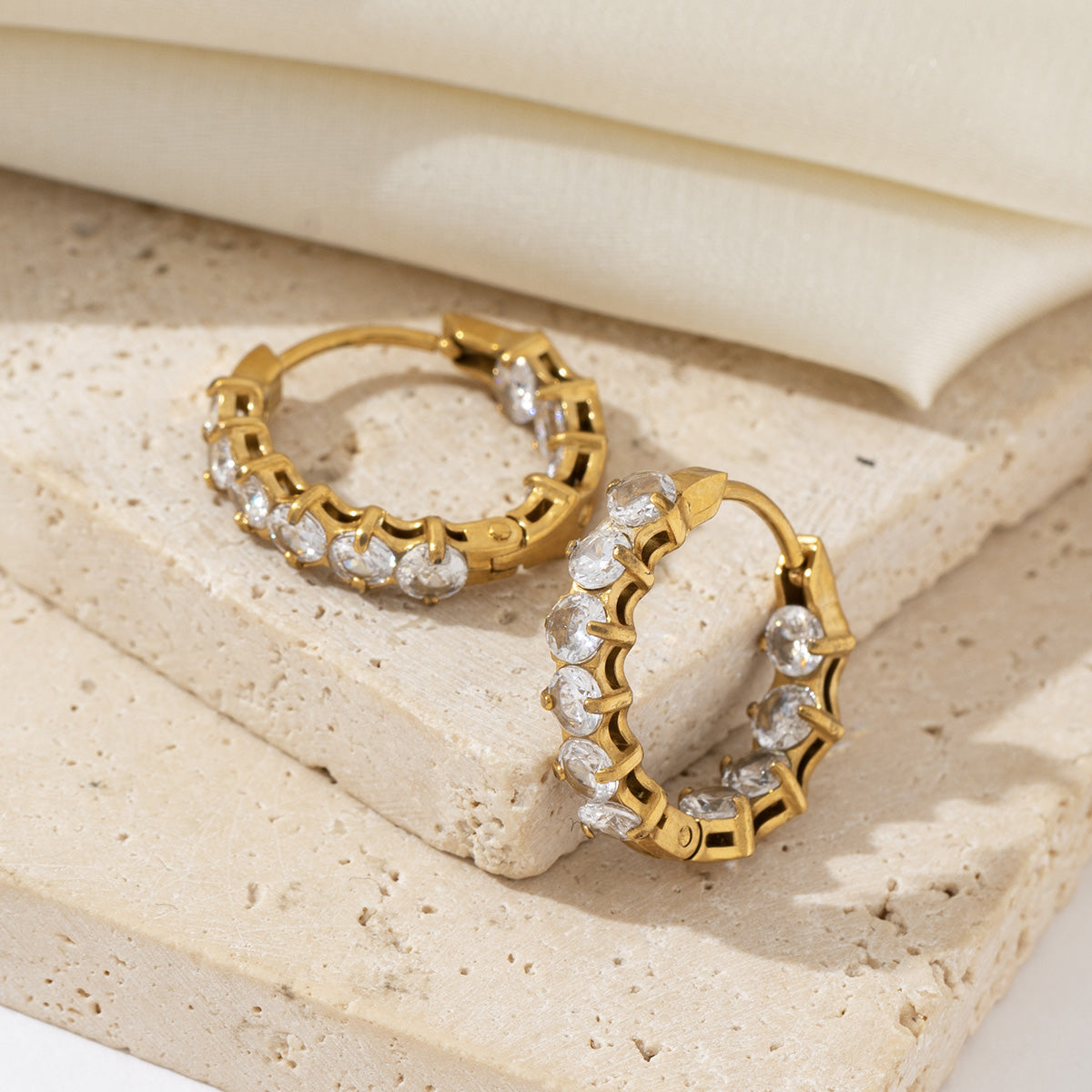 ROUND CROWN ZIRCONIA WITH NATURAL STONE  | GOLD PLATED